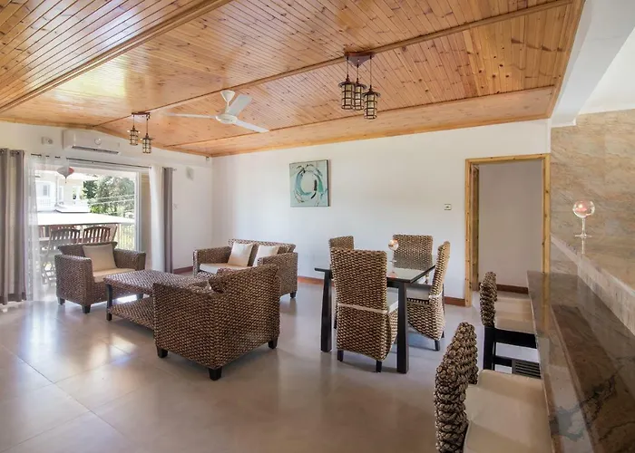 Flora\'S Self Catering Apartments
